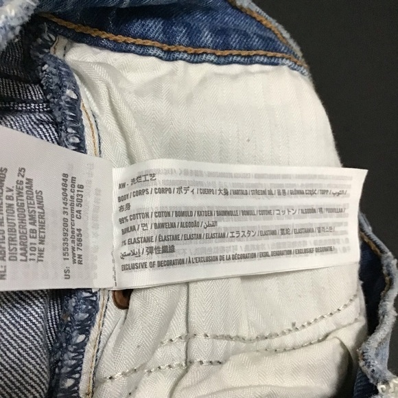 Abercrombie & Fitch The Boyfriend Mid Rise Distressed Jeans. - Picture 10 of 10